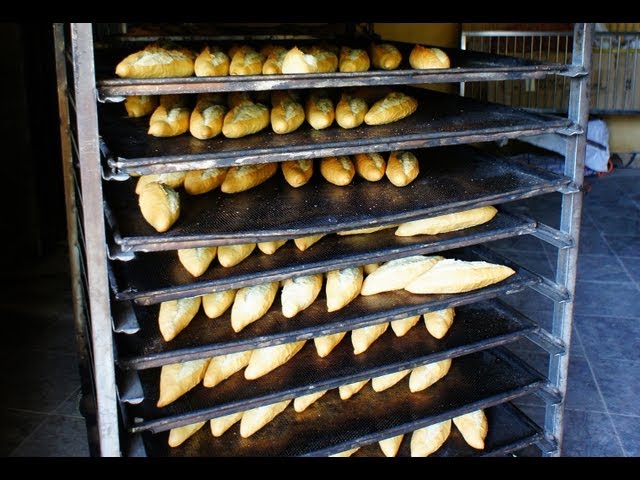 Local Banh mi production: How original Vietnamese baguettes/breads are made class=