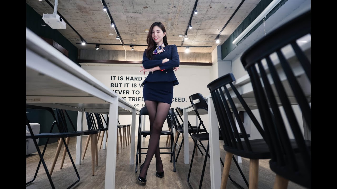 溜溜嘗試看看深藍色空姐服套裝穿搭/Try to wear a dark blue stewardess uniform