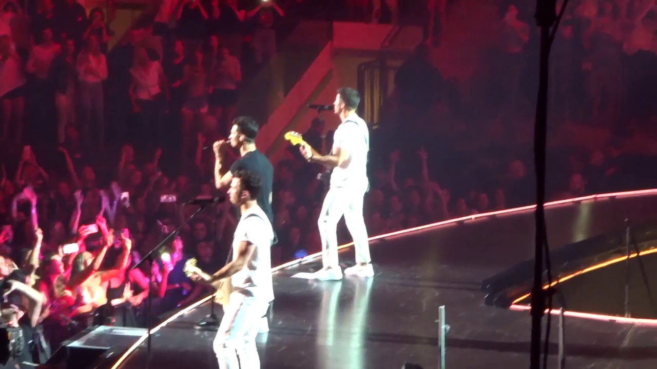Year 3 000 jonas brothers youtube