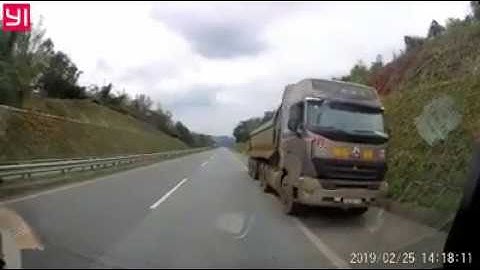 Container quay đầu chạy ngược chiều trên cao tốc Nội Bài – Lào Cai