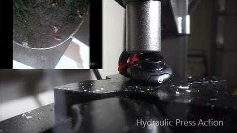 Crushing Streaming camera with Hydraulic Press!
