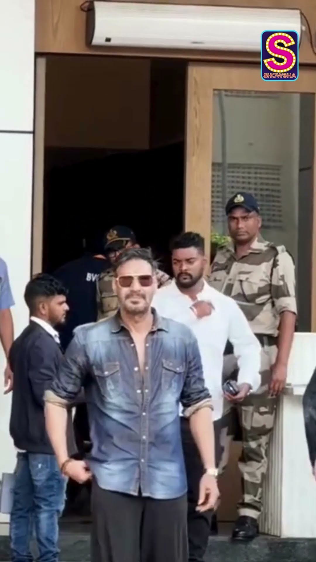 Ajay Devgn, Shivdutt Das And Ashish Chowdhry Were Spotted At The Airport | N18S | #shortvideos