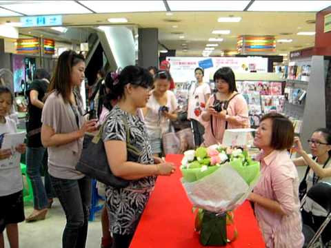 桄甄 簽書會 2011 08 14-4
