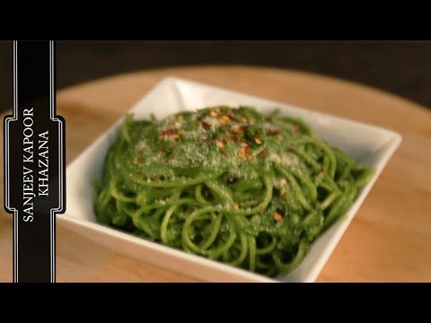 Spaghetti in Spinach Sauce