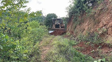Maximizing Plantation Road Durability with the D6R XL Bulldozer