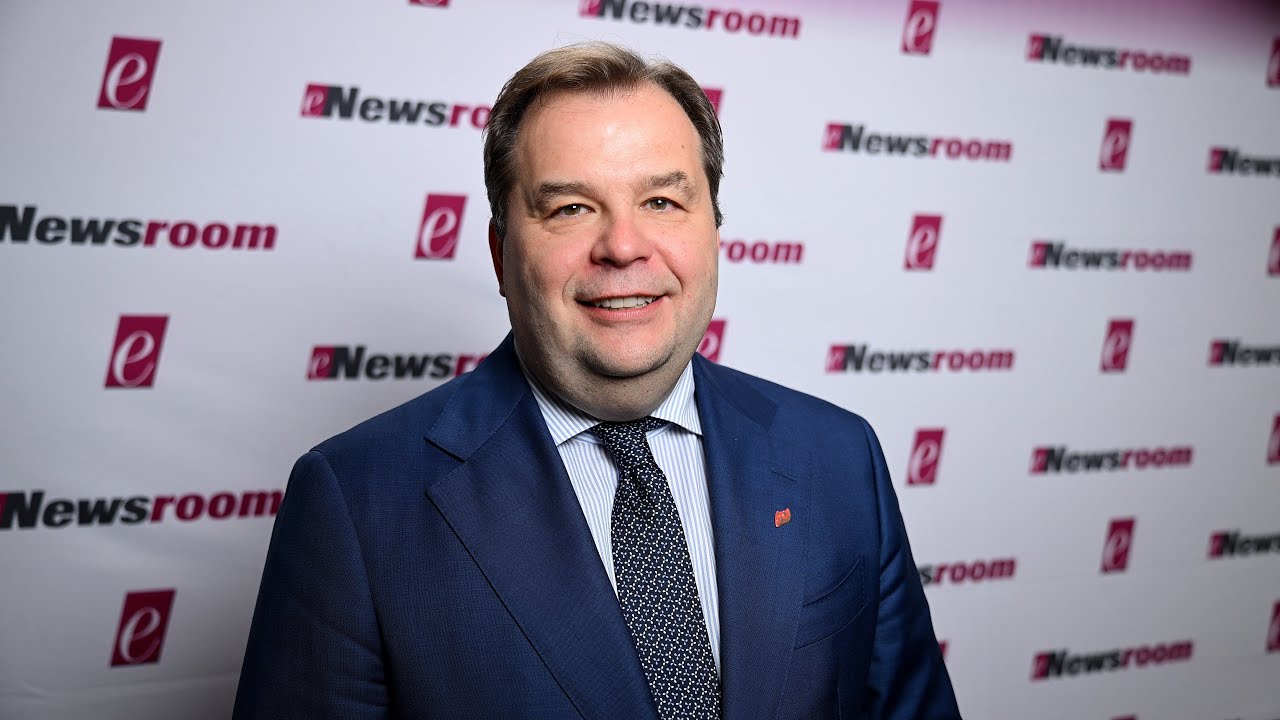 Sebastian Mikosz, prezes Poczty Polskiej. Poczta Polska jako operator usług cyfrowych i finansowych