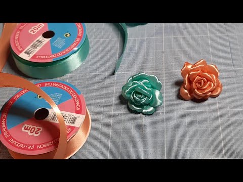 Vidéo: Comment faire des roses à partir de soie, de satin ou de ruban : 8 étapes