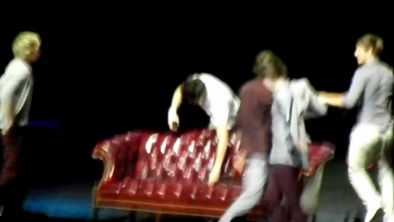 One Direction Answering Twitter Questions l Phoenix, AZ - June 10th, 2012