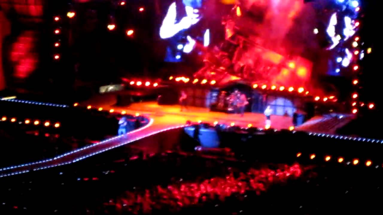 AC/DC - Hells Bells Live at Giants Stadium - YouTube