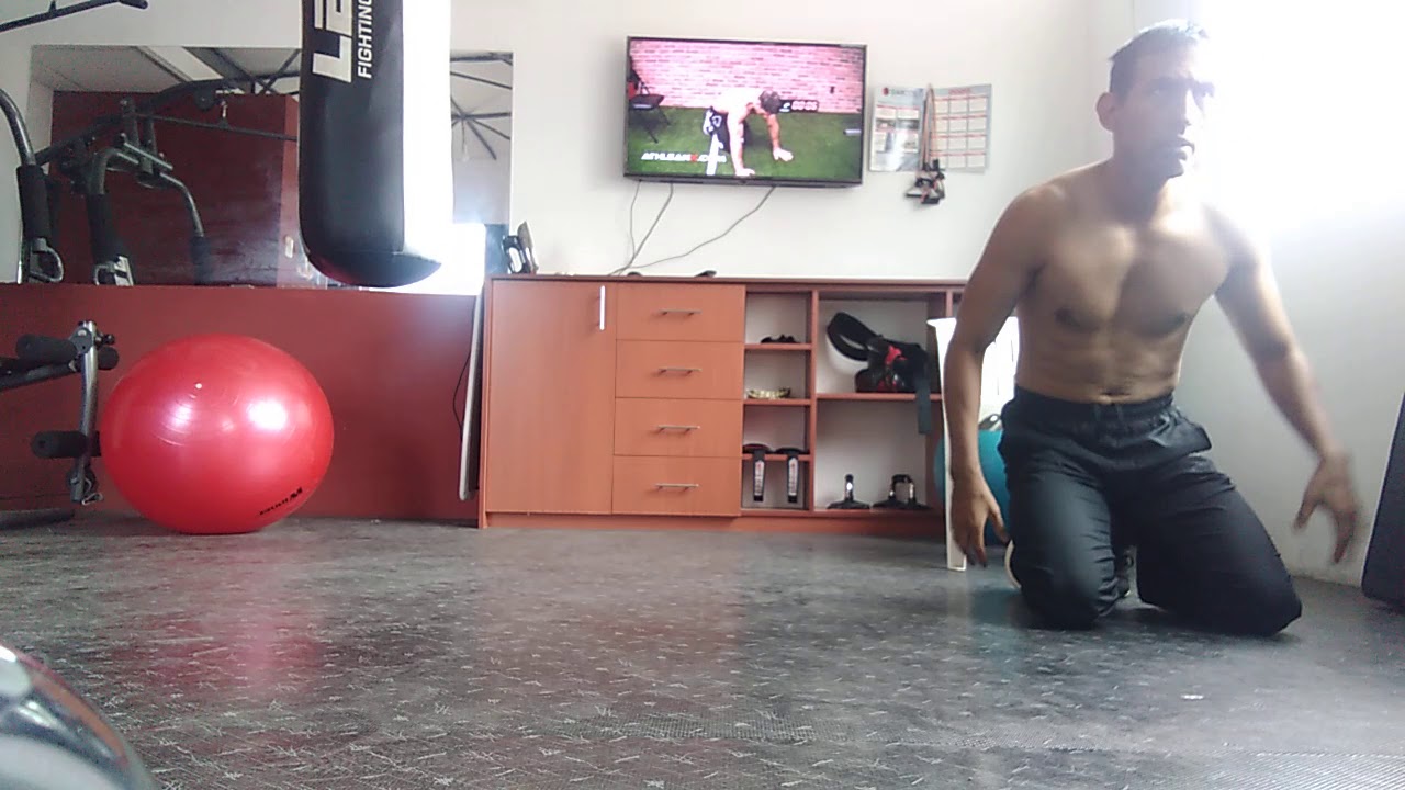 Haciendo la rutina de pecho de ATHLEAN-X Español - YouTube