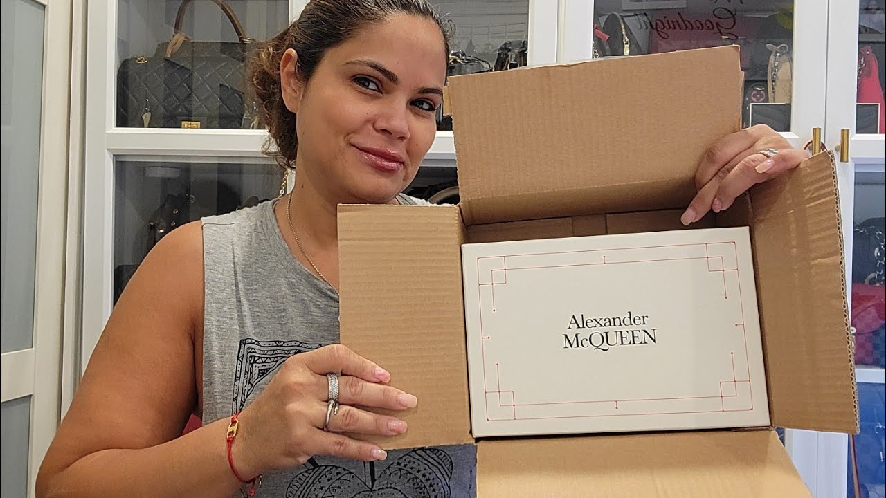 Alexander McQueen Unboxing 💚💚 alexandermcqueen alexanderm YouTube
