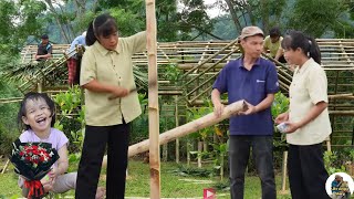 Download Lagu Children's laughter echoed in the new house, erasing all the hardships of De and Huyen. MP3 Download Lagu Children's laughter echoed in the new house, erasing all the hardships of De and Huyen. MP3