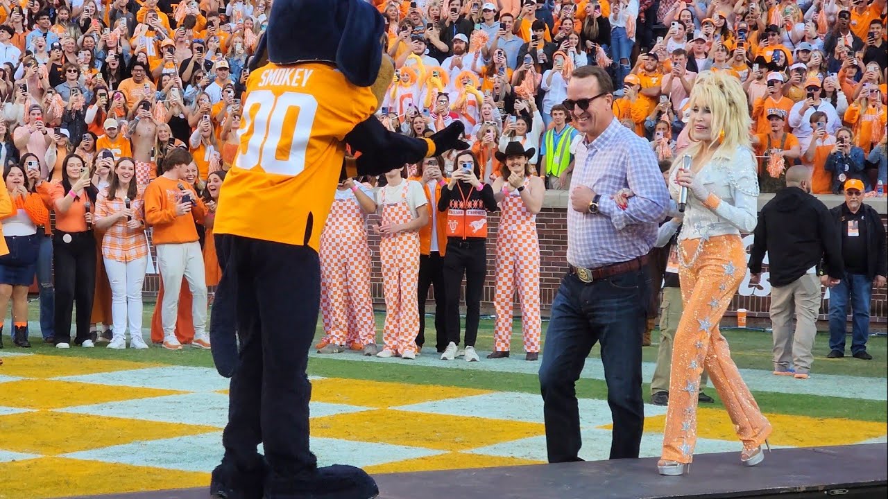 (Good Audio) Dolly Parton sings 'Rocky Top' at Neyland Stadium - Tennessee Volunteers Football