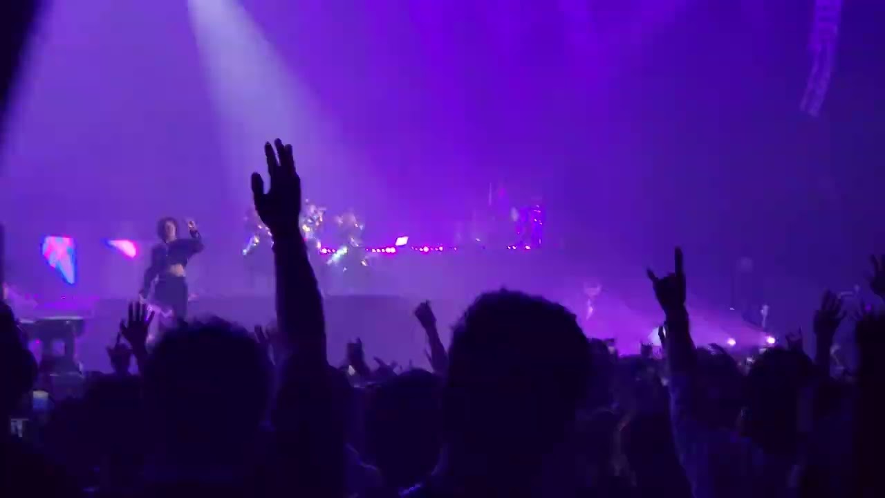 Bring Me The Horizon - Kingslayer 【feat. BABYMETAL】(NEX FEST)