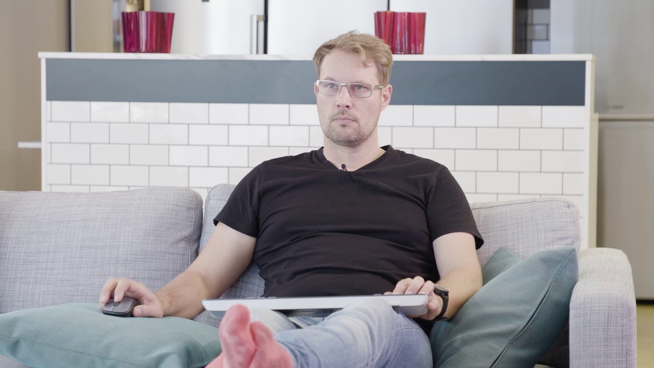 Moderni televisio koko perheen viihdekeskuksena (Teknavi 2020)