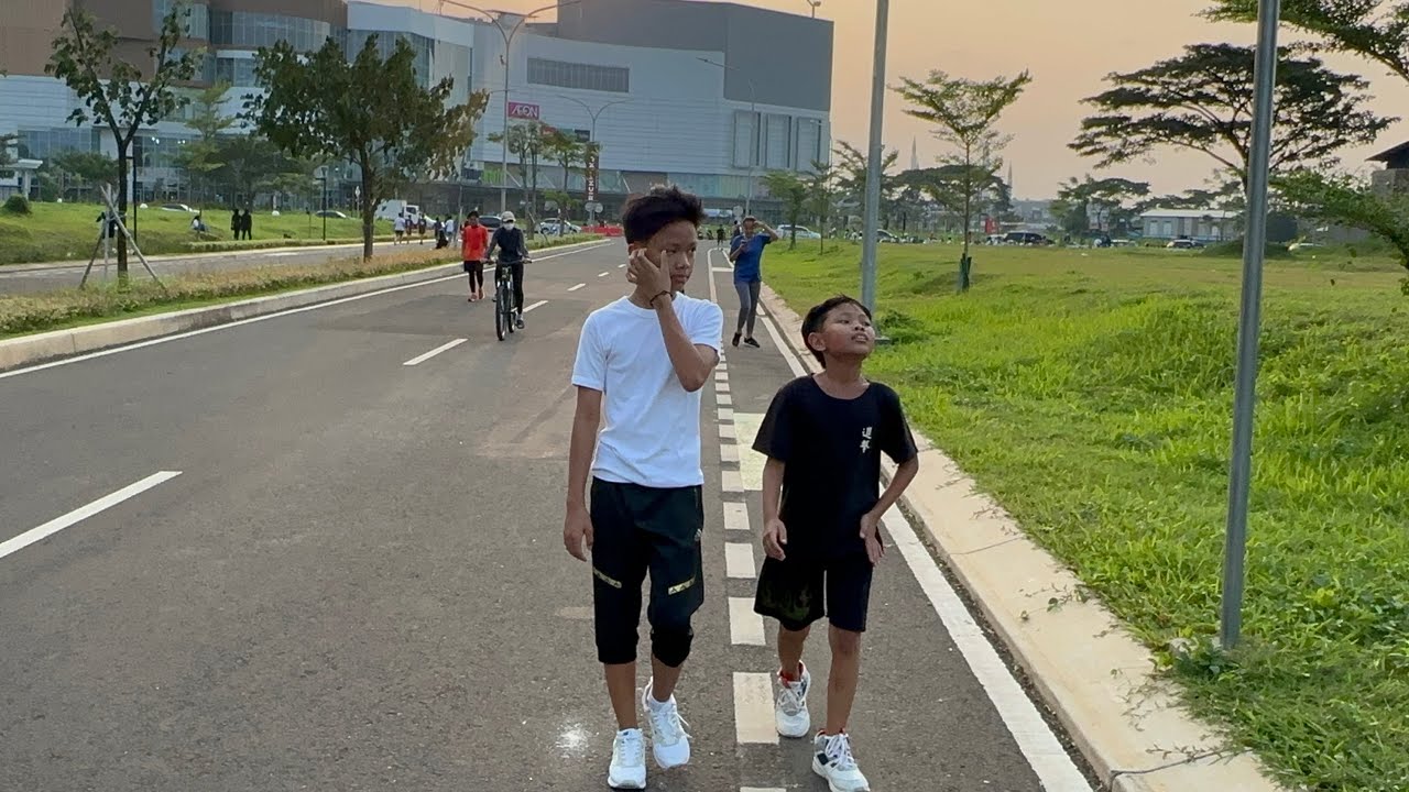 FAREL PRAYOGA & FIRMAN JOGING SORE HARI DI KOTA WISATA