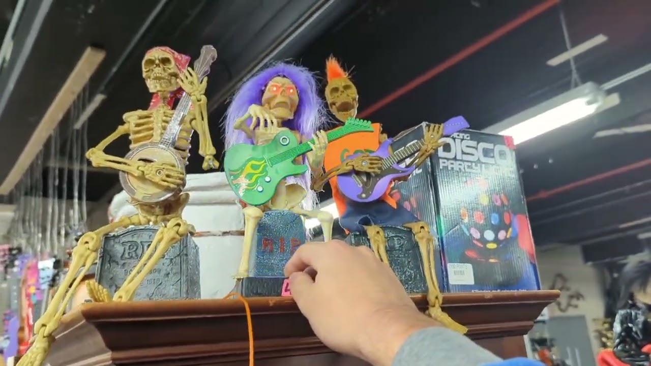 Animatronics At Big Top Flea Market 