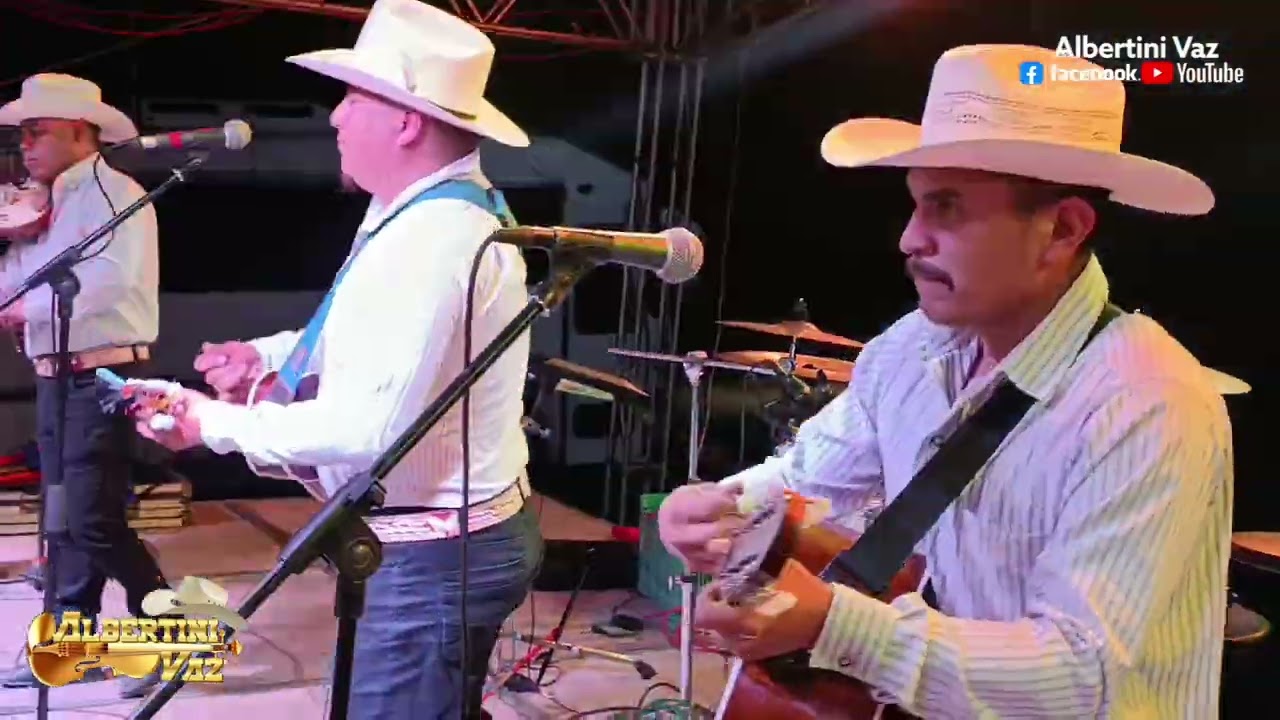 TRIO SULTANES DE HIDALGO: bailando de brinquitos con puros zapateaditos 