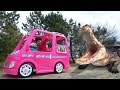 バービーの車 公園ピクニック おゆうぎ こうくんねみちゃん Koya ride on Barbie Car to picnic