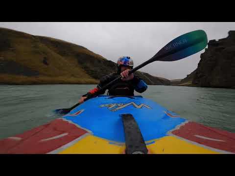 Kayak extremo de Nouria Newman en Islandia