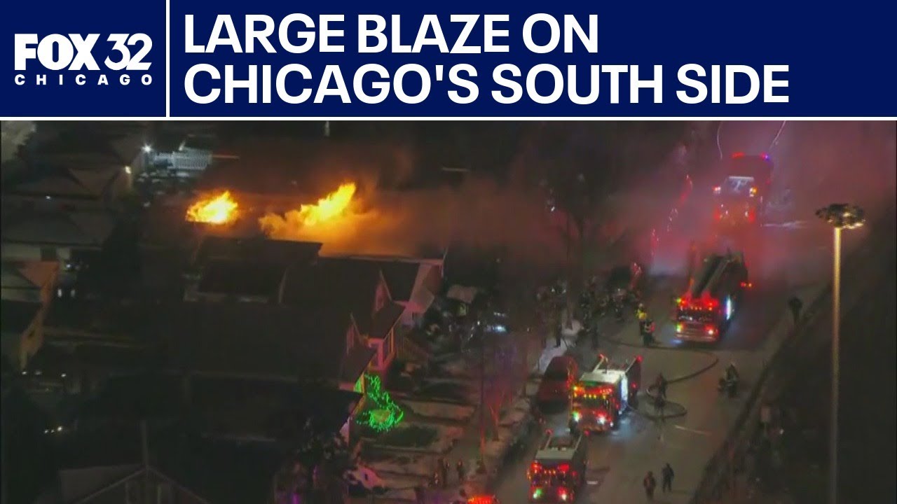 Firefighters battling large blaze on Chicago's South Side - YouTube