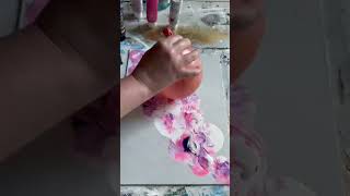 Painting technique using acrylic paints and a balloon 👩‍🎨🎨 #canvaspainting #diyart #arthacks