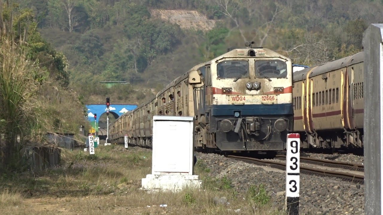 [PUSH-PULL] 13176 Silchar Kanchanjunga Meets 13173 Agartala Kanchanjunga at Migrendisa