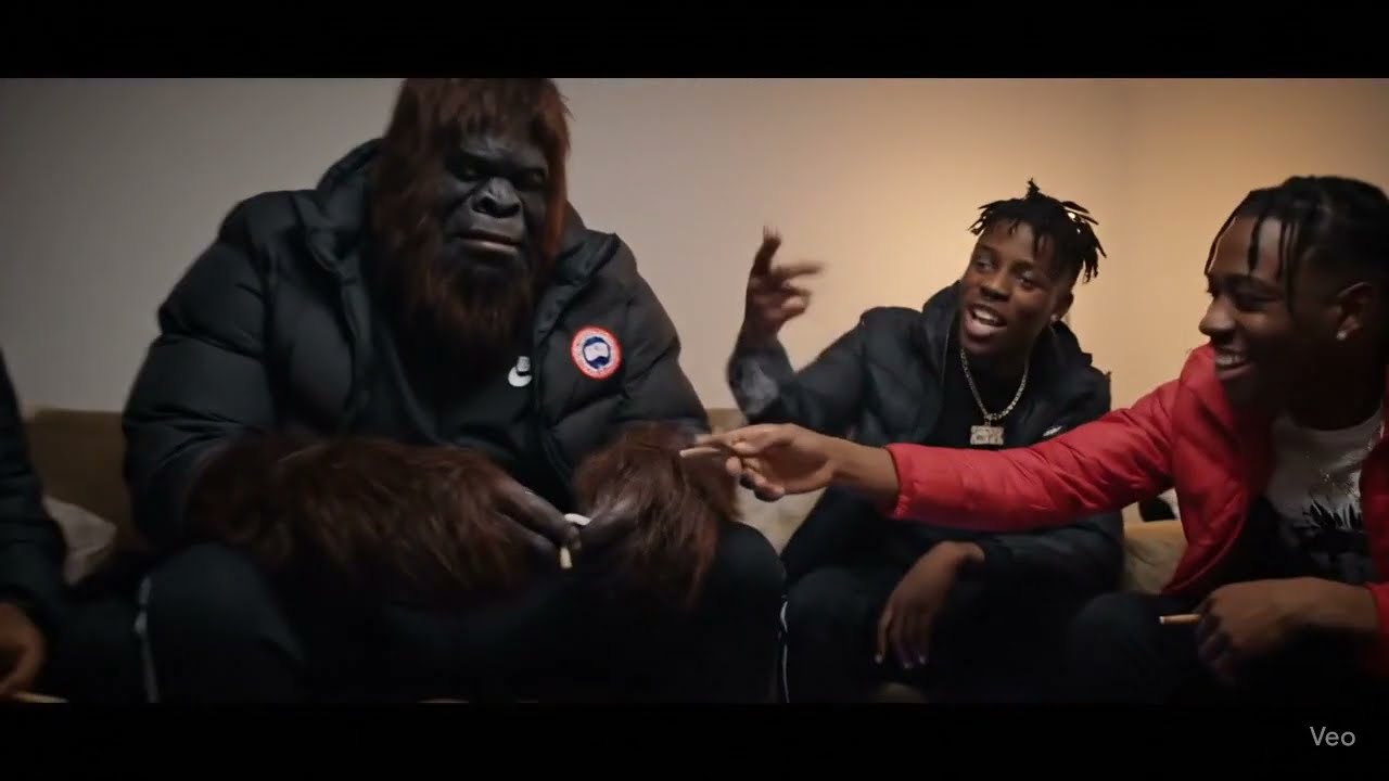 Bigfoot chilling in the block with the Mandem, ''Vlog #49'' London, United Kingdom