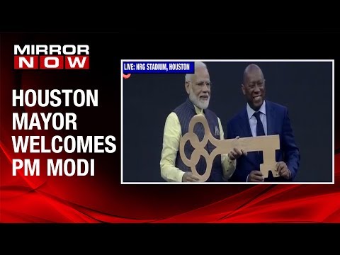 PM Modi presented the ‘Key to Houston’ by Houston Mayor Sylvester Turner