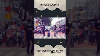 biar ga kesel nunggu lmpu merah nyh