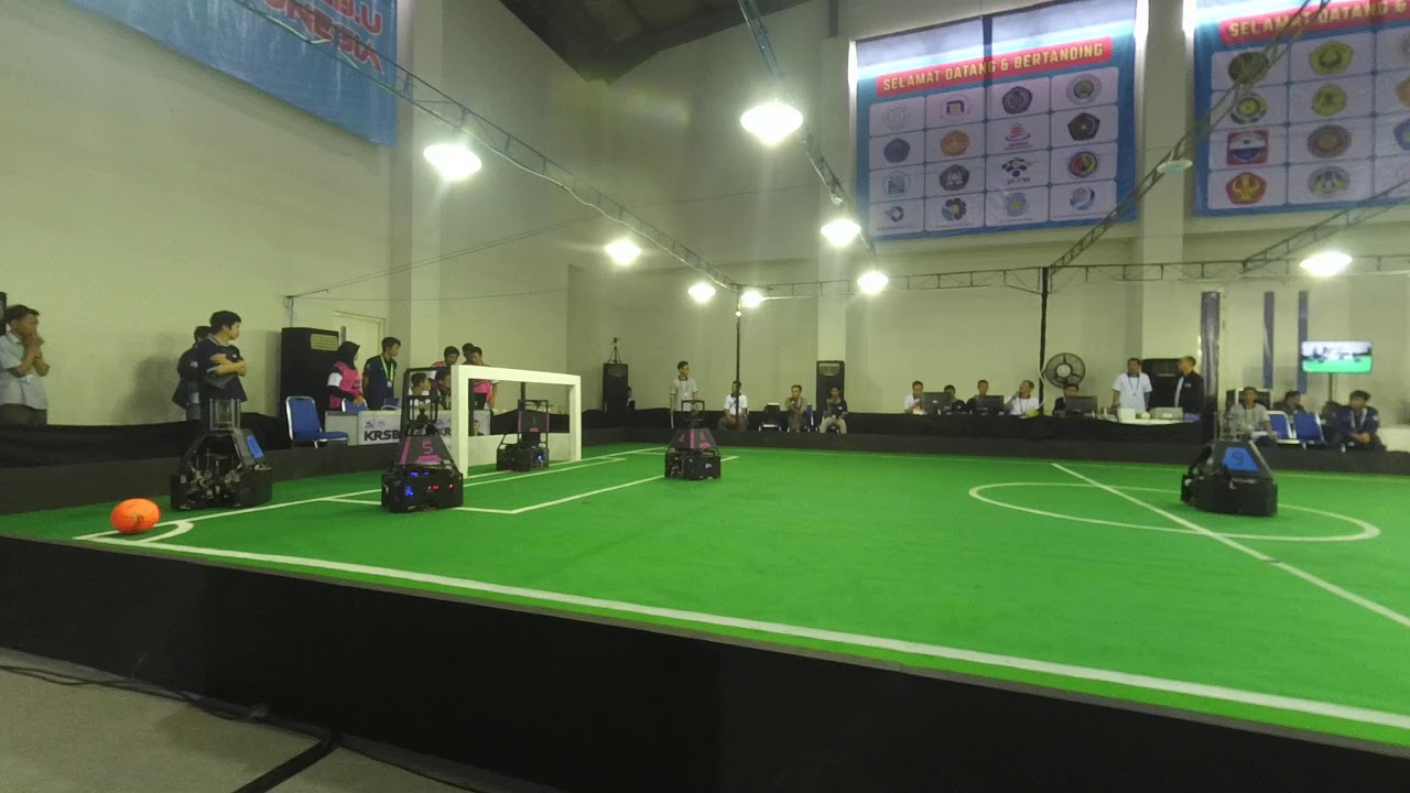Siapakah yang Menang?? PENS vs PPNS Beradu di Kontes Robot Sepak Bola Indonesia