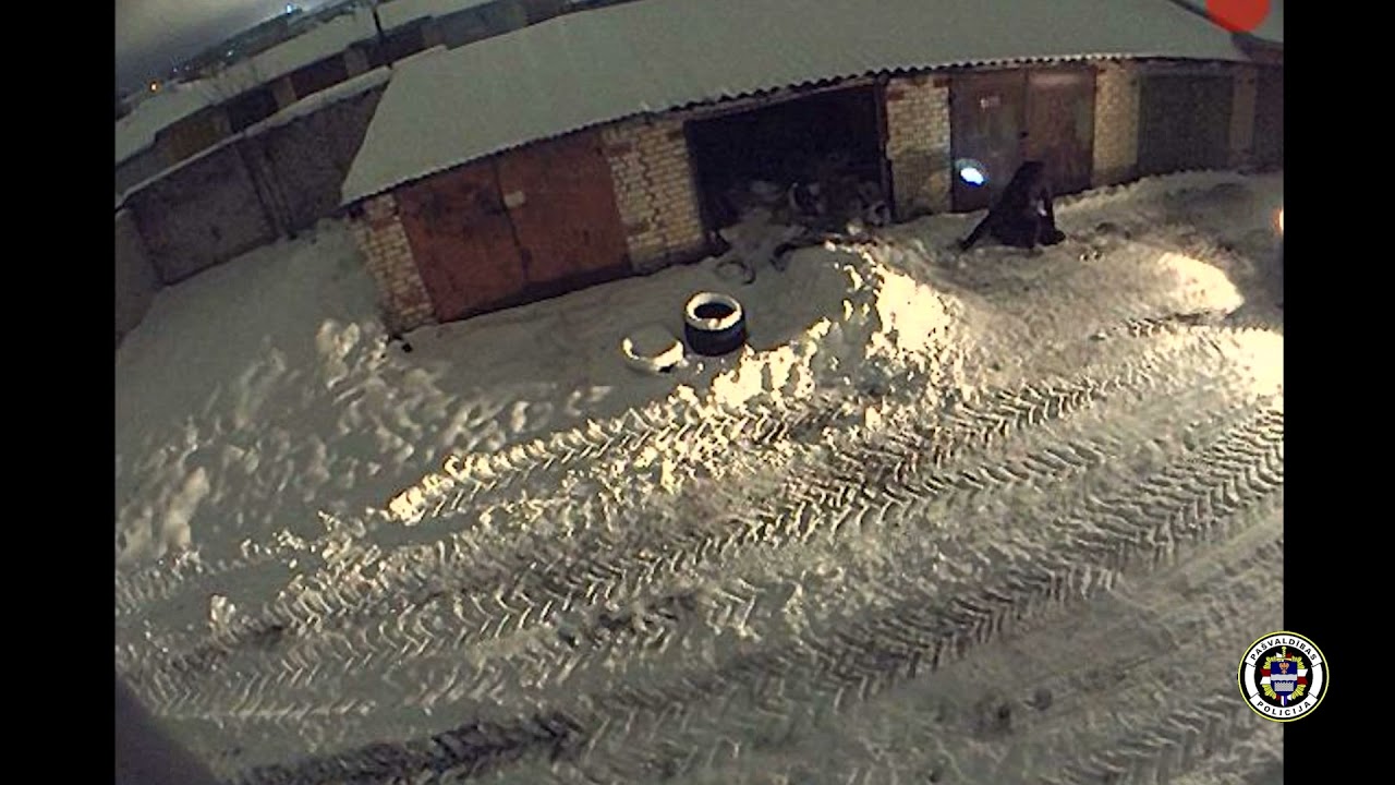 Par iekļūšanu svešā garāžā pašvaldības policijas darbinieki aiztur divus vīriešus