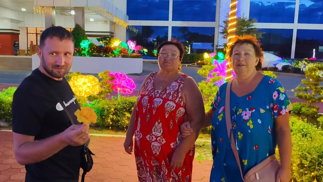 MY FAMILY FIRST TIME IN THE CHRISTMAS NIGHT MARKET IN THE PHILIPPINES