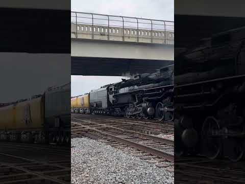 UP 4014 POUNDS the the diamond in Hammond, IN with a GREAT whistle show!