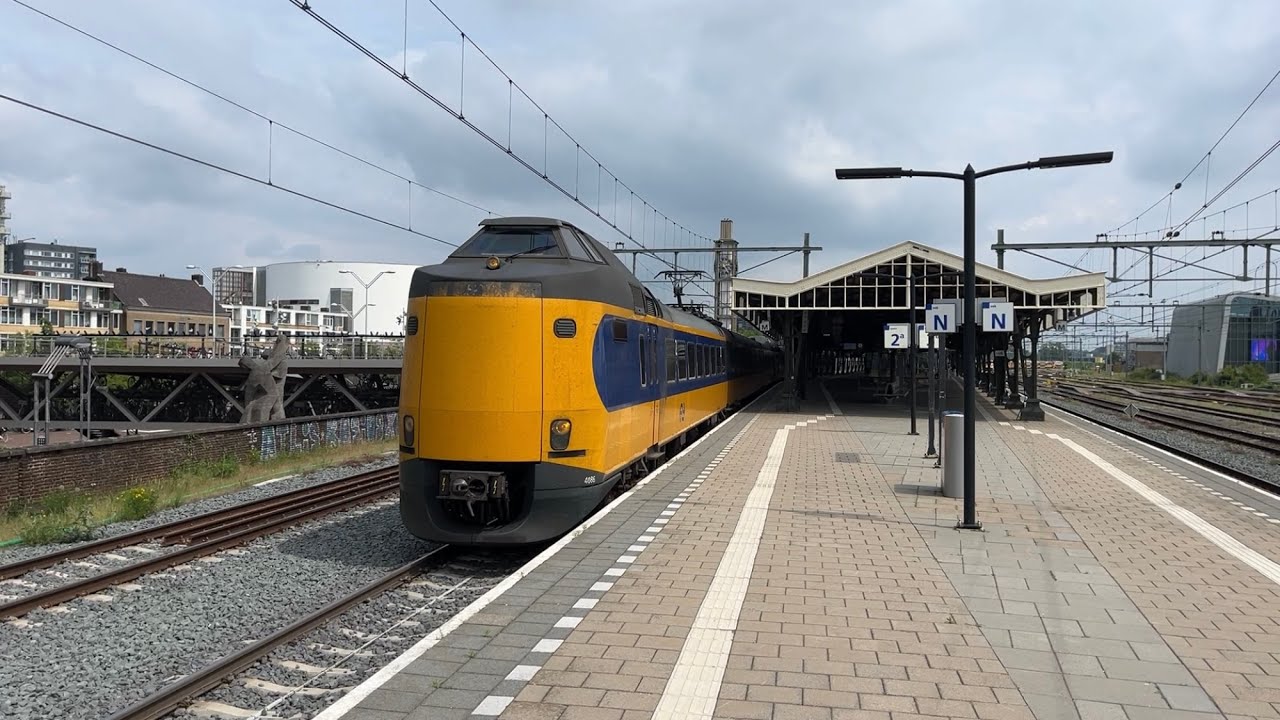 Zugverkehr in Hengelo (NL) mit Koploper 06-2024
