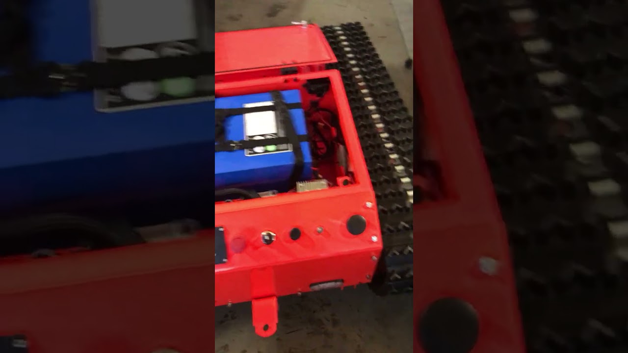 Изготовили нового робота-газонокосилку Poduzov для выставки в Сколково.