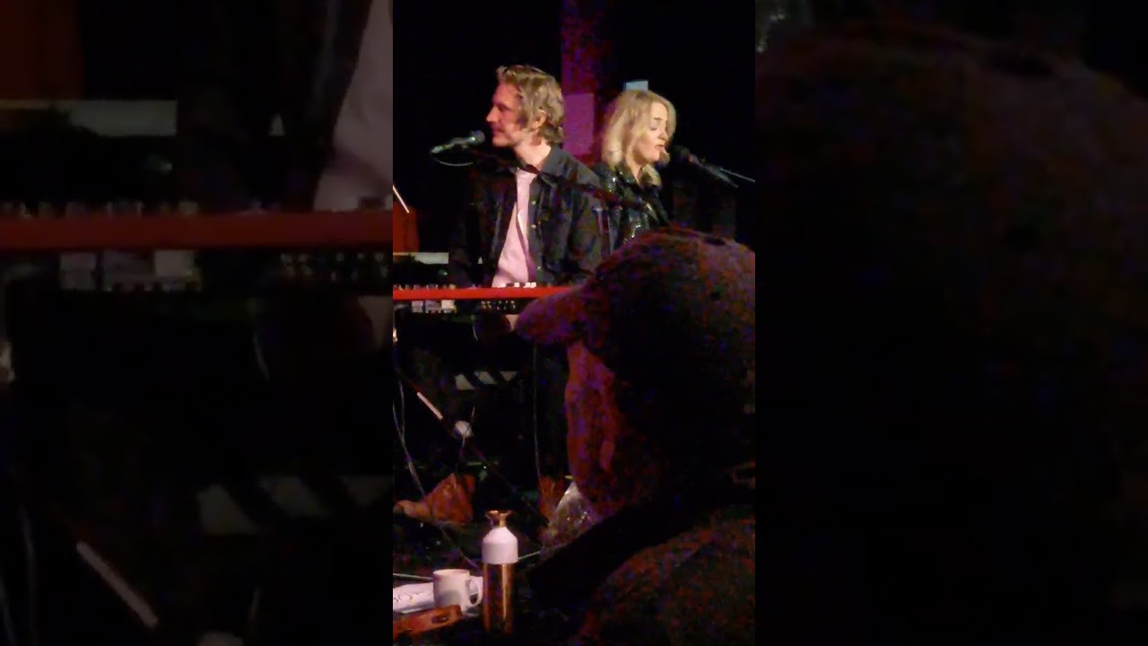 Elles Bailey (with Katey Brooks) - Let It Burn