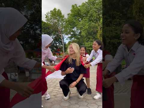 They surprised me😳🇮🇩 #cute #indonesia #prank #public #dance #isabellafro