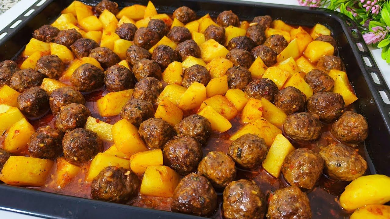 MUHTEŞEM SOSUYLA 👉Fırında Patatesli Köfte Tarifi _İftarda Parmaklarınızı Yiyeceksiniz 😋