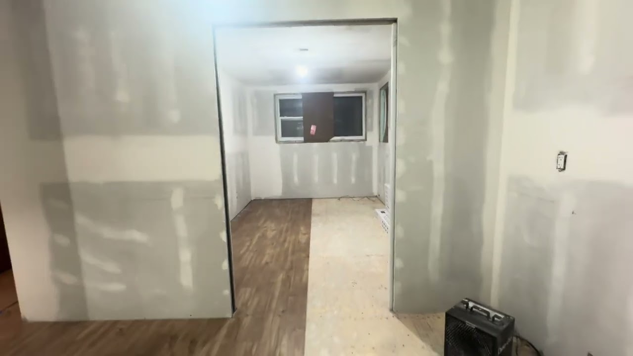 Visite virtuelle 4 1/2 Ahuntsic- disponible en mai 