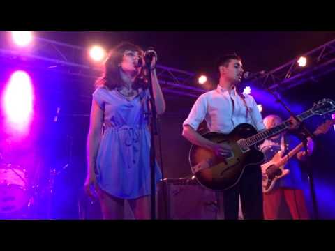 KITTY DAISY & LEWIS .  Black van .  La Boule noire .  Paris