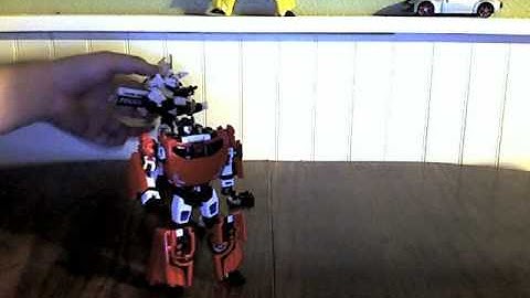 Transformers Universe Classics 2.0 Sideswipe