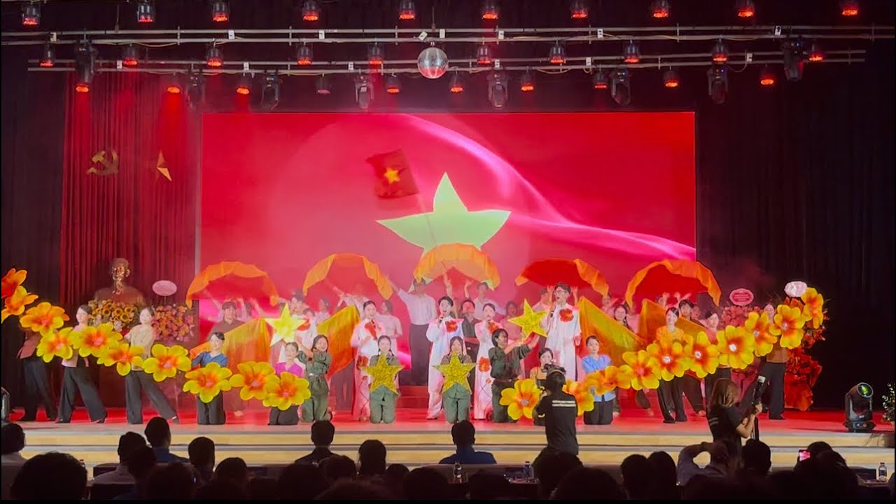 [MEDLEY MƯỜI CHÍN THÁNG TÁM - ĐOÀN VỆ QUỐC QUÂN - ĐƯỜNG CHÚNG TA ĐI] CLB VĂN HOÁ NGHỆ THUẬT PTIT