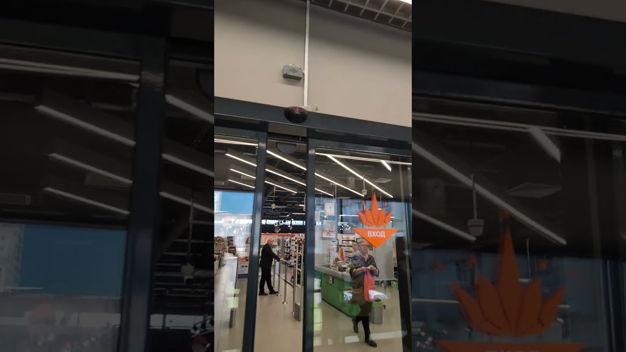 Речевой информатор на входе в торговый зал магазина "Корона", Бобруйск