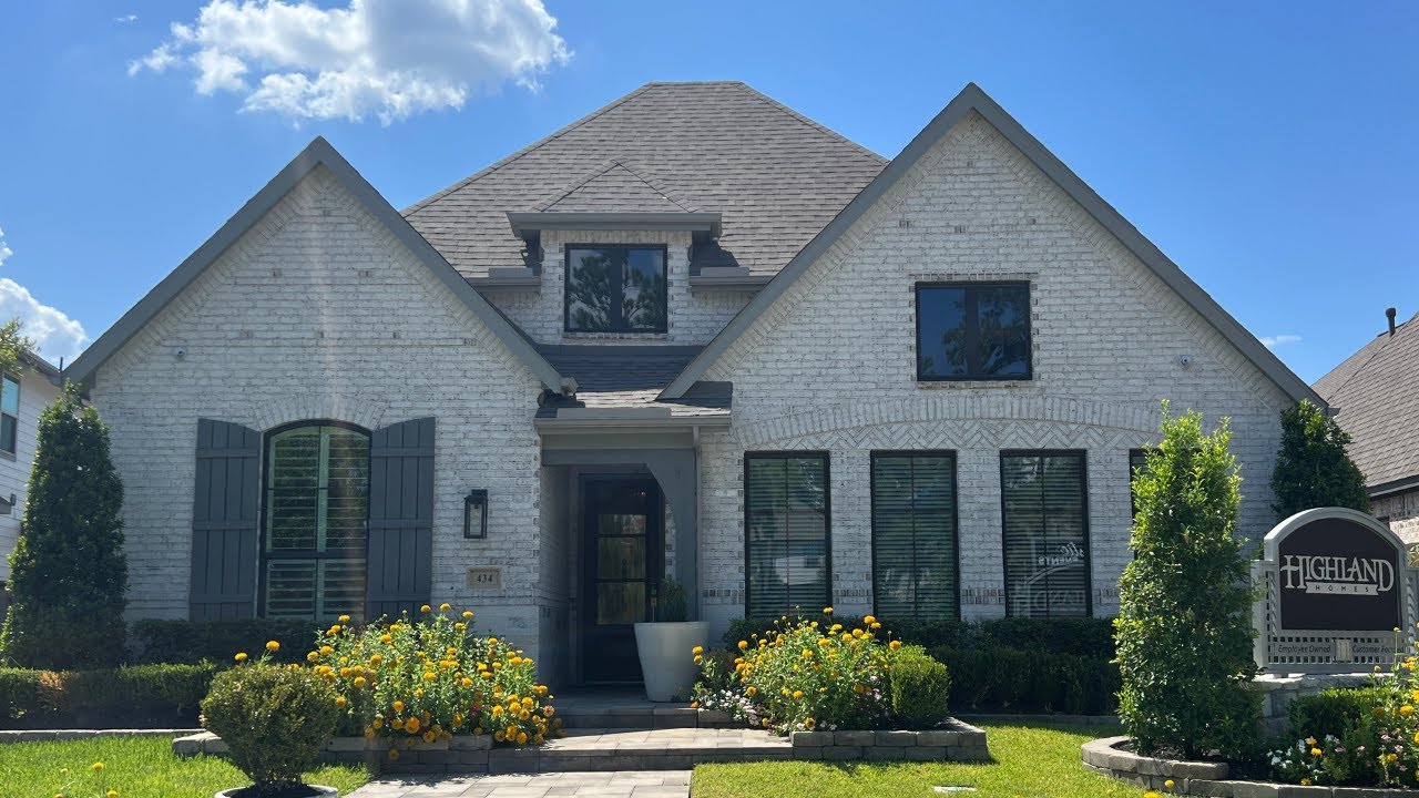 14 Hermosa casa de 1 pisos de HIGHLAND HOMES, en Conroe TX. Casas nuevas en Grand Central Park