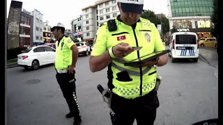 Poli̇s Çevi̇rmesi̇ Si̇nyal Vermeyen Sürücü Motovlog