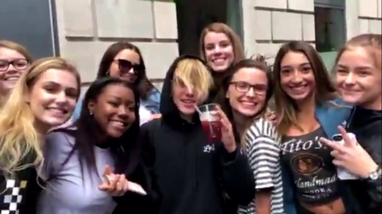 Justin Bieber meeting fans leaving hotel & Grand Rapids, Michigan - September 10, 2018