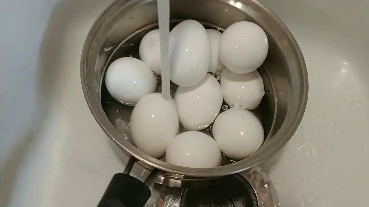 How to boil the perfect eggs and easy to peel off - YouTube