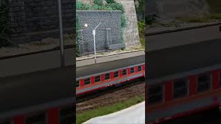 La E646 133 con treno Regionale Rivarossi 😀 La E646 133 con treno Regionale Rivarossi 😀