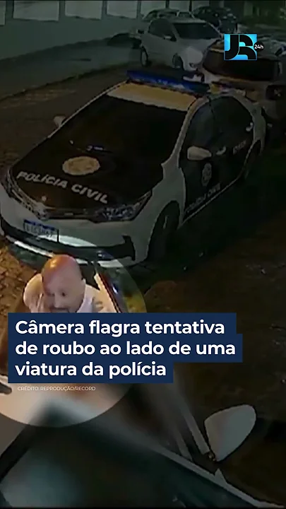Câmera flagra tentativa de roubo ao lado de uma viatura da polícia, no Rio de Janeiro #shorts